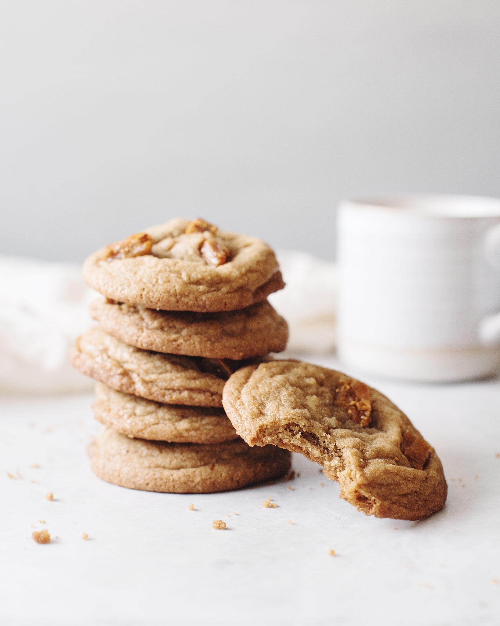 A big stack of fig and speculoos cookie butter cookies
