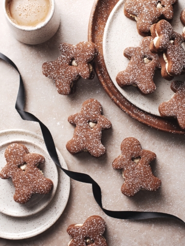 Gingerbread cookies dusted with powdered sugar