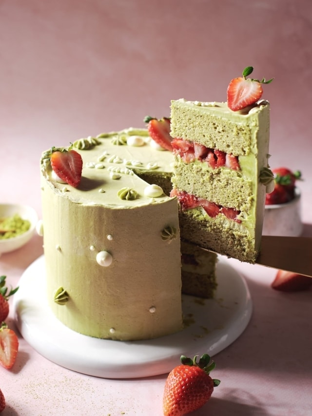 How to make: Matcha Strawberry Cake